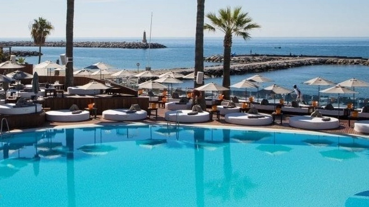 3 Bed, 2 Bath, ApartmentFor Sale, Nueva Andalucia, Malaga