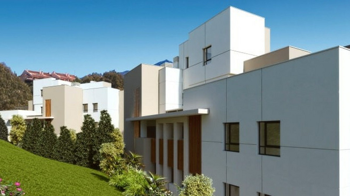 3 Bed, 2 Bath, ApartmentFor Sale, Nueva Andalucia, Malaga