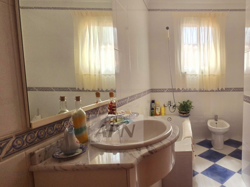 3 Bed, 2 Bath, HouseFor Sale, Álora, Malaga