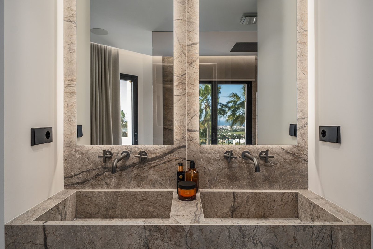 3 Bed, 2 Bath, HouseFor Sale, La Quinta, Malaga