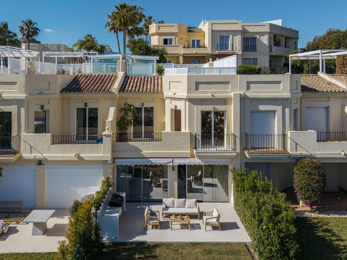 3 Bed, 2 Bath, HouseFor Sale, La Quinta, Malaga