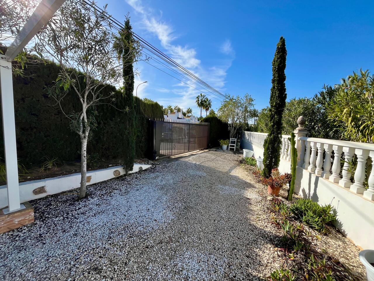 4 Bed, 2 Bath, HouseFor Sale, Villamartin, Alicante