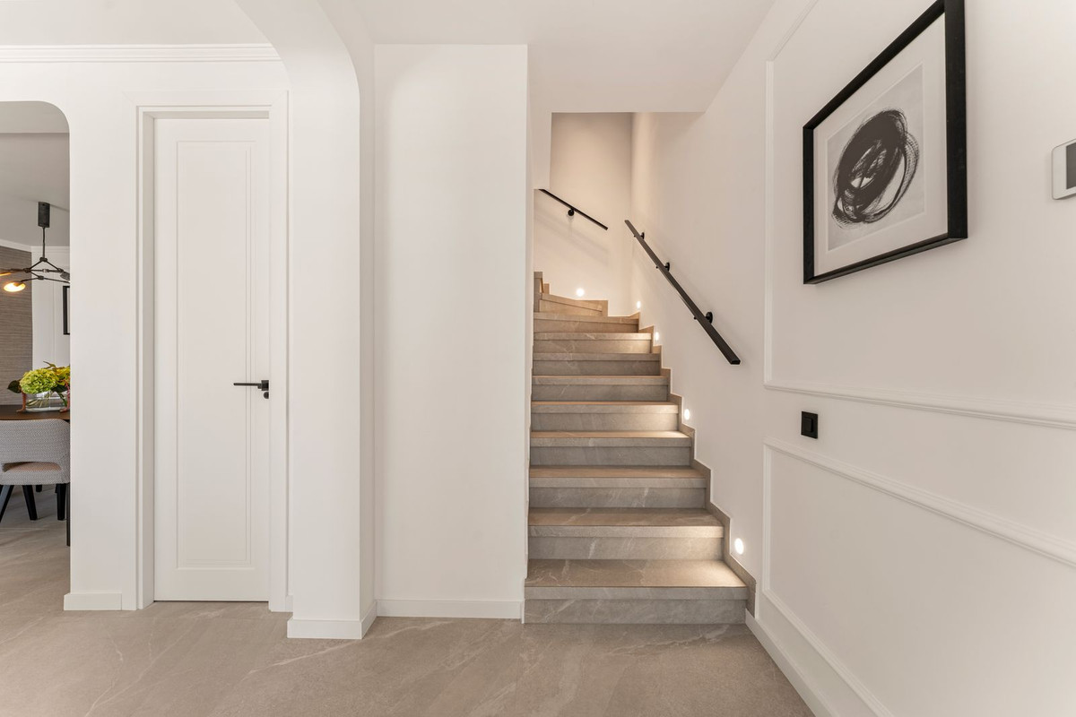 3 Bed, 3 Bath, ApartmentFor Sale, Benahavis, Malaga