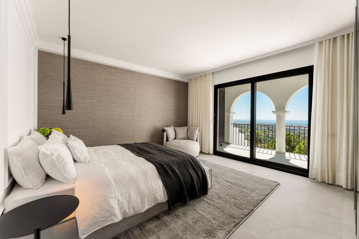 3 Bed, 3 Bath, ApartmentFor Sale, Benahavis, Malaga