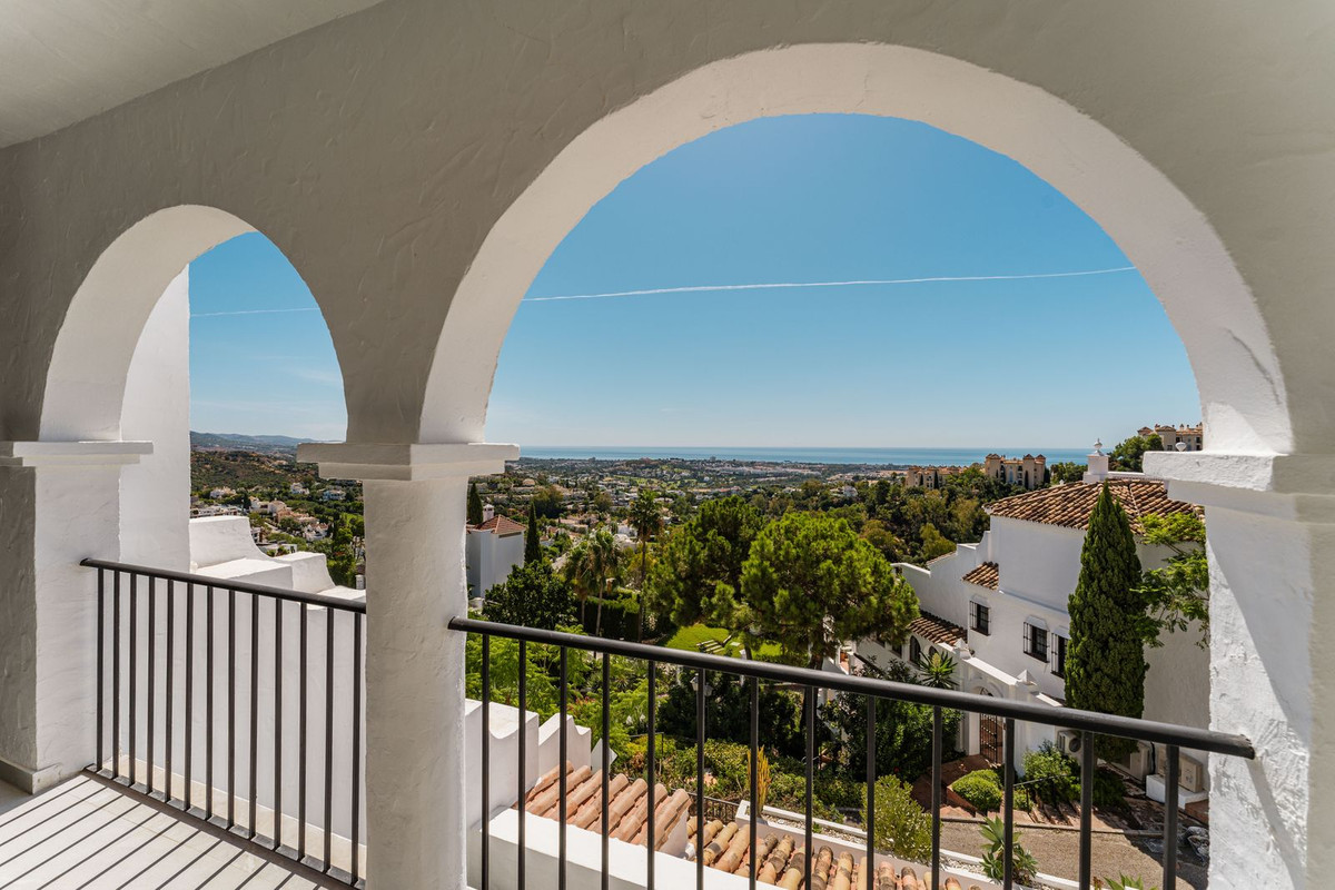 3 Bed, 3 Bath, ApartmentFor Sale, Benahavis, Malaga