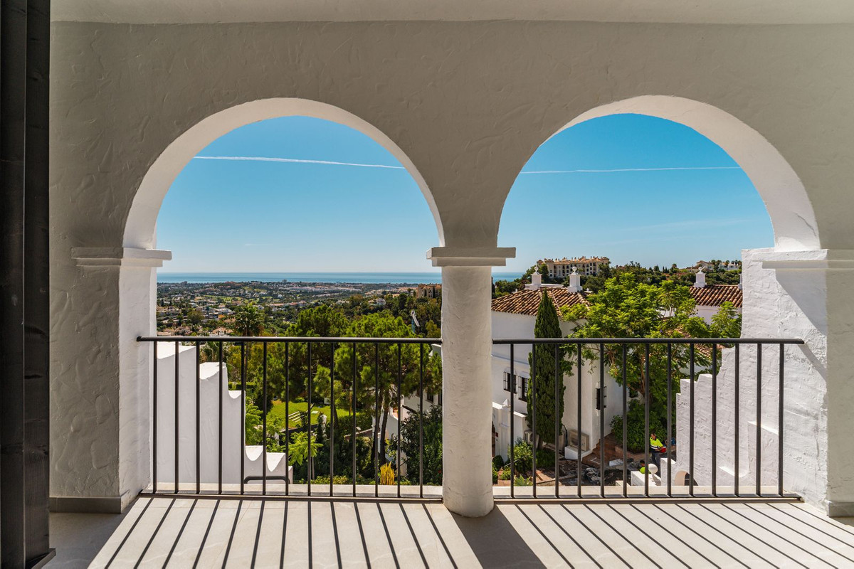 3 Bed, 3 Bath, ApartmentFor Sale, Benahavis, Malaga