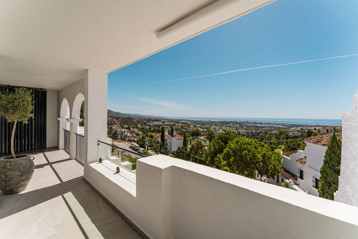 3 Bed, 3 Bath, ApartmentFor Sale, Benahavis, Malaga