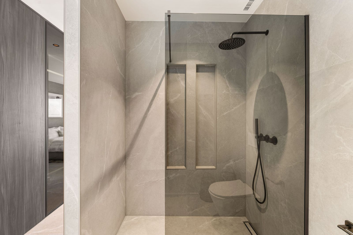 3 Bed, 3 Bath, ApartmentFor Sale, Benahavis, Malaga