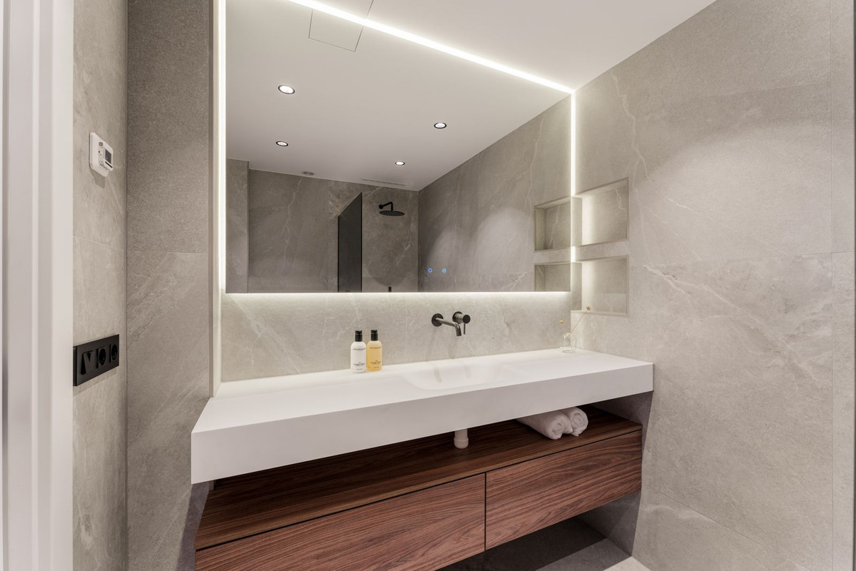 3 Bed, 3 Bath, ApartmentFor Sale, Benahavis, Malaga