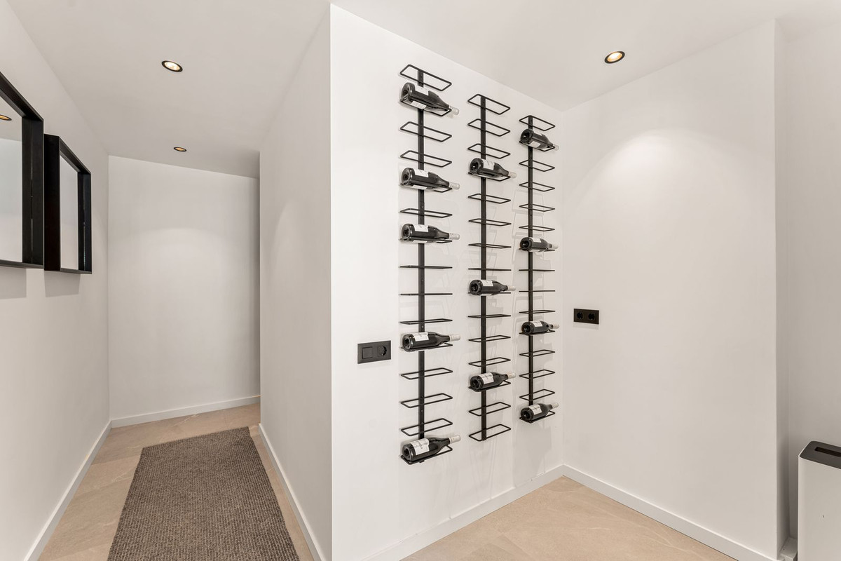 3 Bed, 3 Bath, ApartmentFor Sale, Benahavis, Malaga