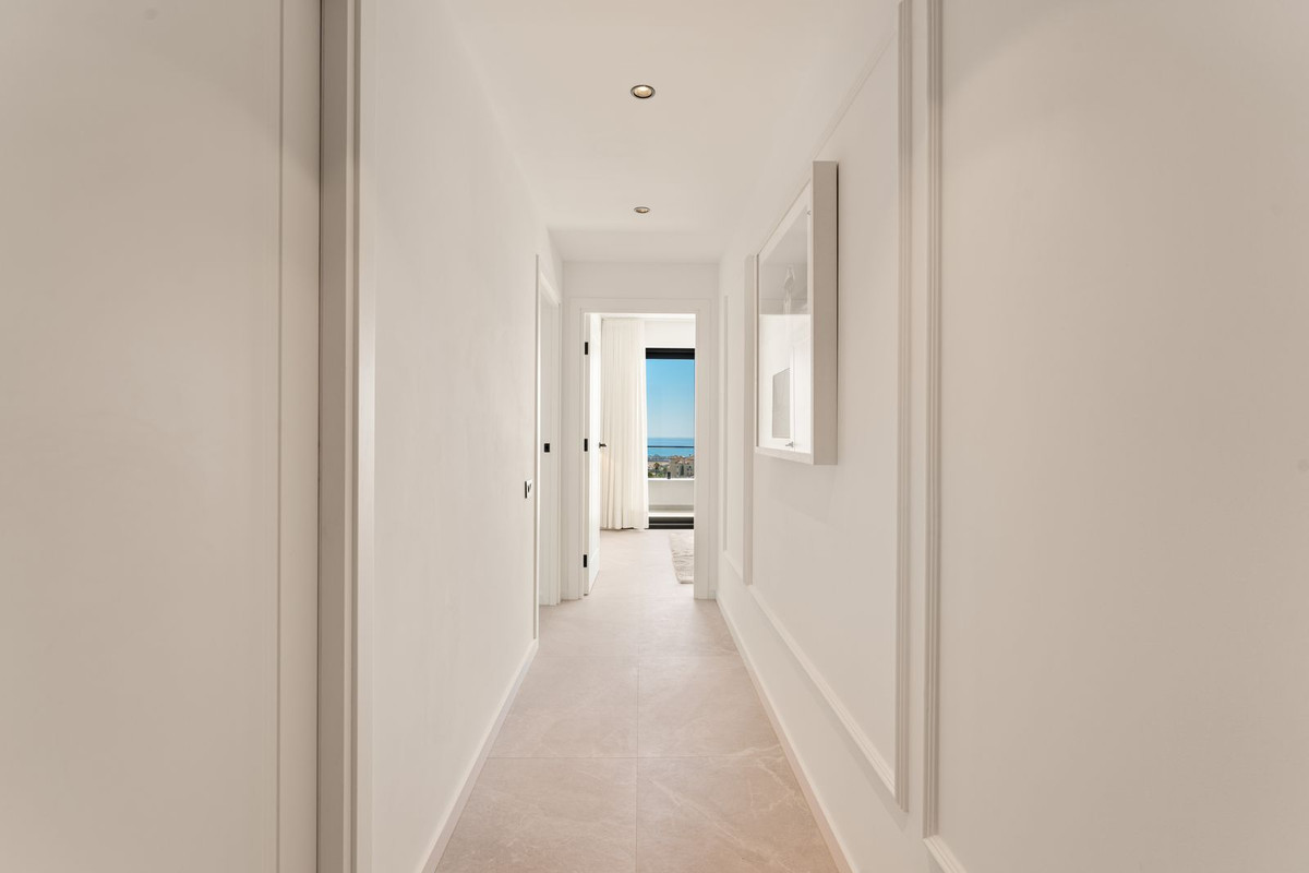 3 Bed, 3 Bath, ApartmentFor Sale, Benahavis, Malaga