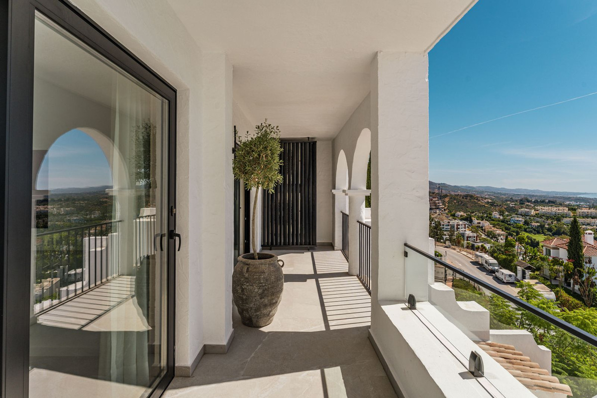 3 Bed, 3 Bath, ApartmentFor Sale, Benahavis, Malaga