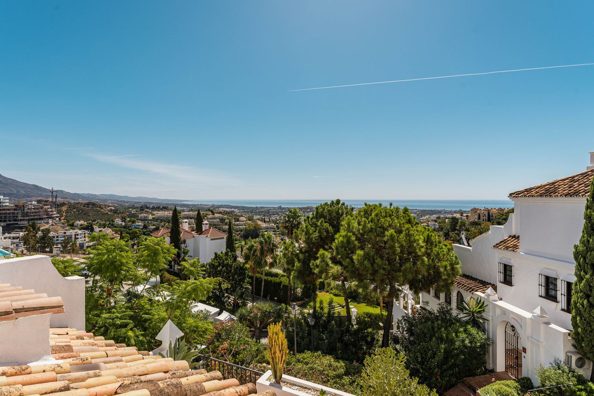 3 Bed, 3 Bath, ApartmentFor Sale, Benahavis, Malaga