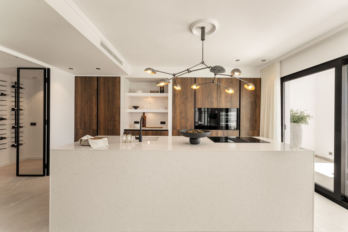 3 Bed, 3 Bath, ApartmentFor Sale, Benahavis, Malaga