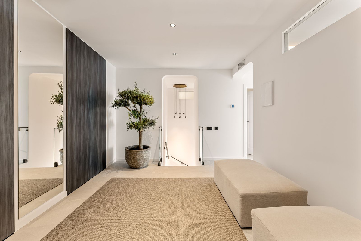 3 Bed, 3 Bath, ApartmentFor Sale, Benahavis, Malaga