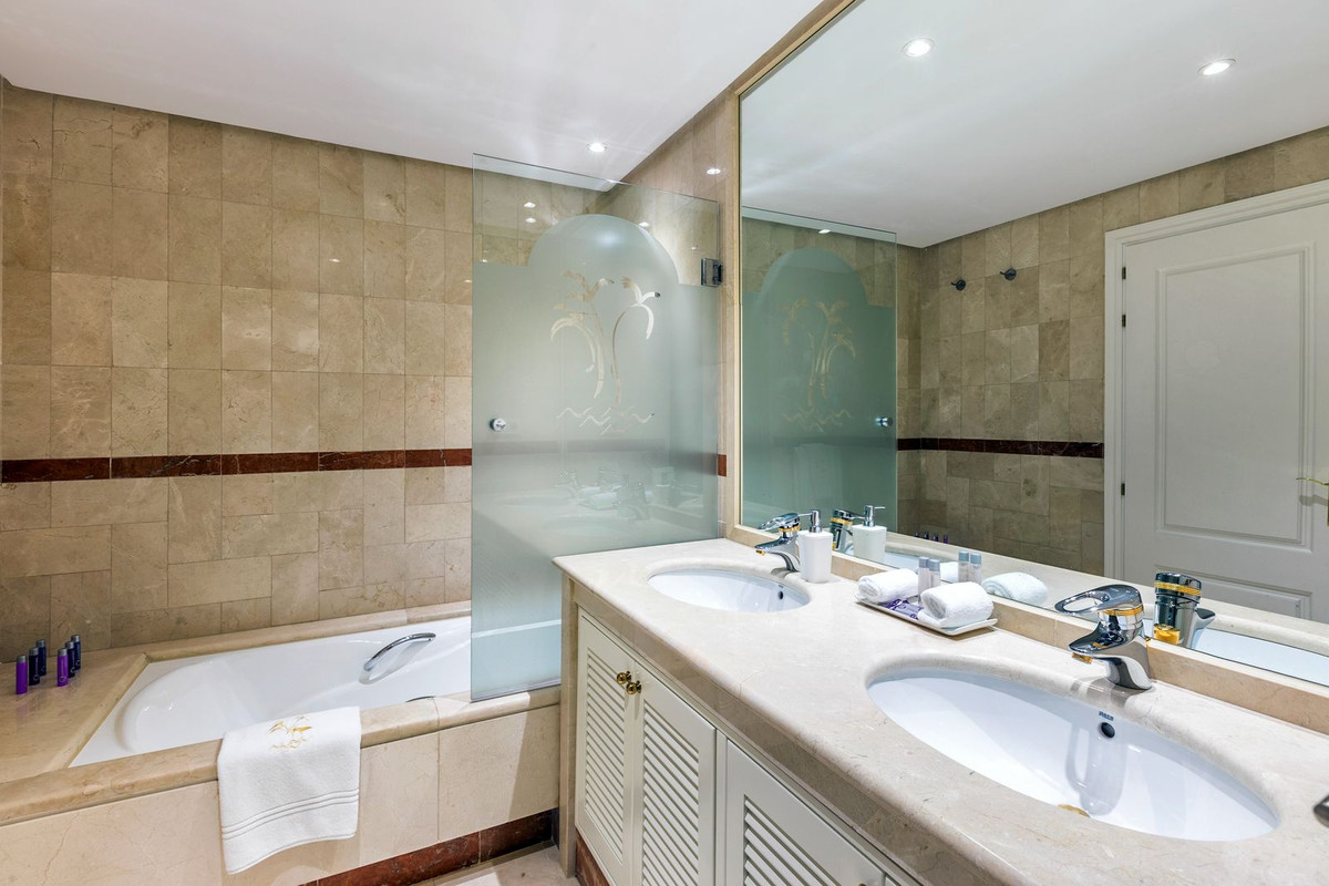 3 Bed, 3 Bath, ApartmentFor Sale, Puerto Banus, Malaga