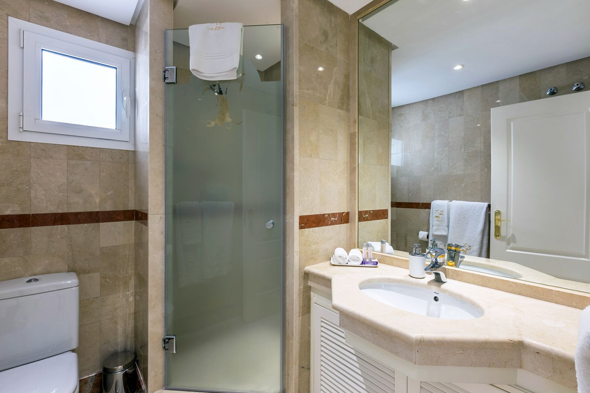 3 Bed, 3 Bath, ApartmentFor Sale, Puerto Banus, Malaga