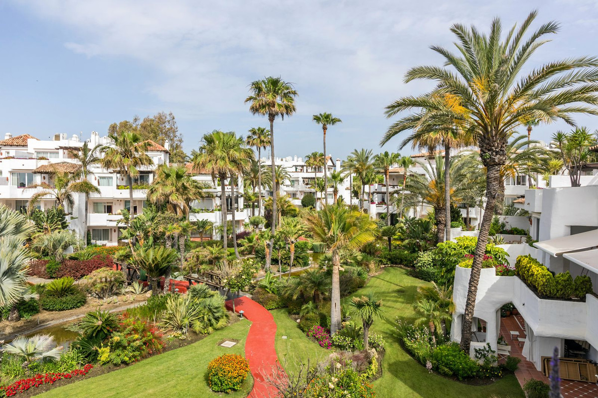 3 Bed, 3 Bath, ApartmentFor Sale, Puerto Banus, Malaga