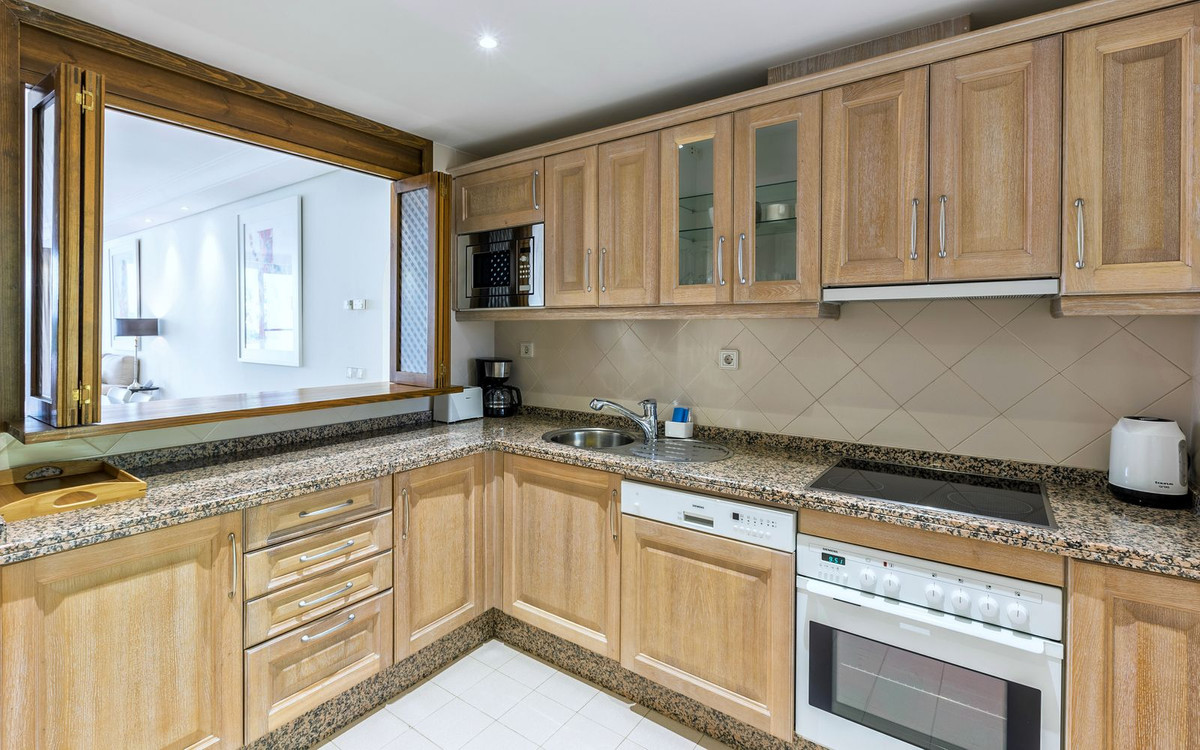 3 Bed, 3 Bath, ApartmentFor Sale, Puerto Banus, Malaga