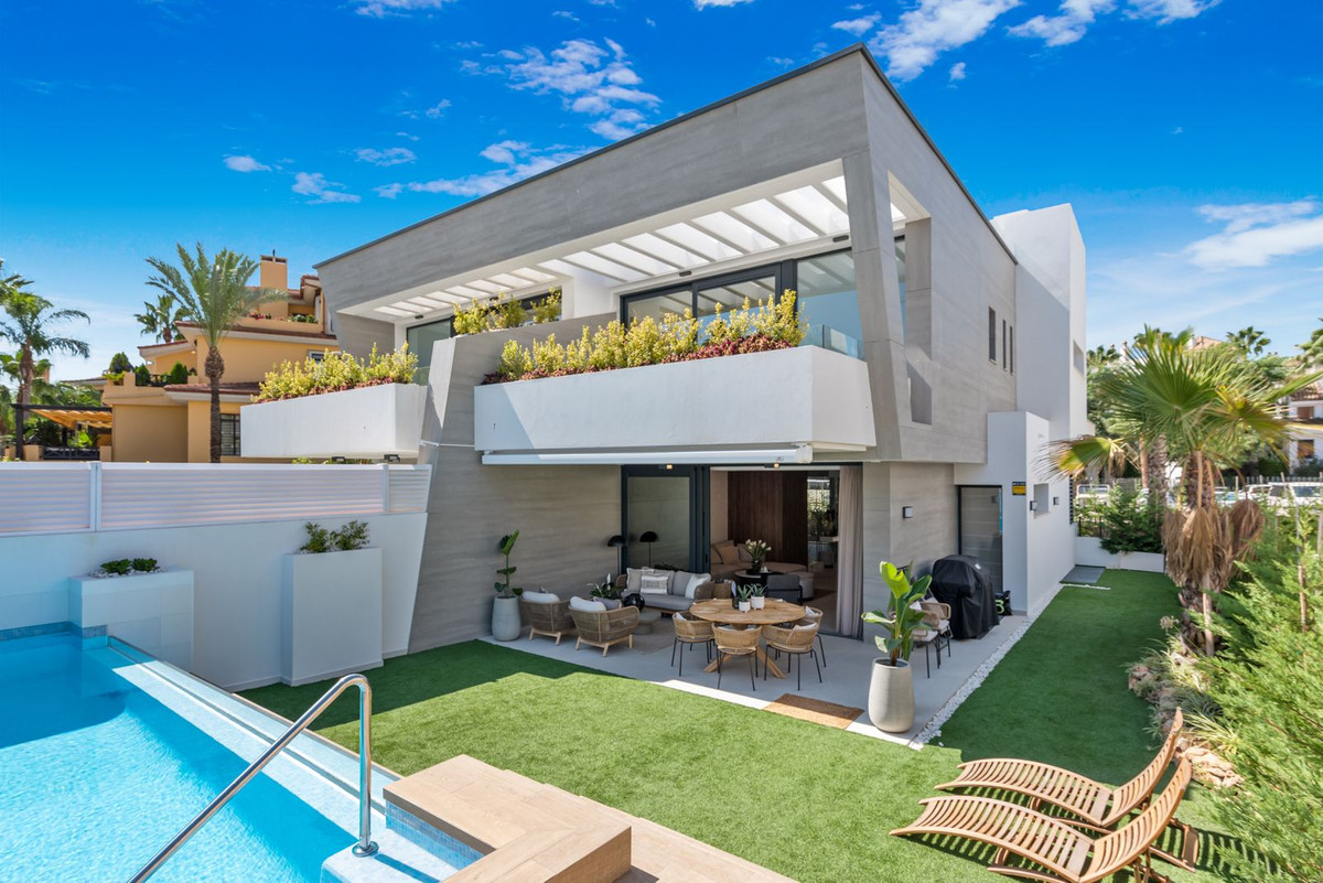 5 Bed, 4 Bath, HouseFor Sale, Puerto Banus, Malaga