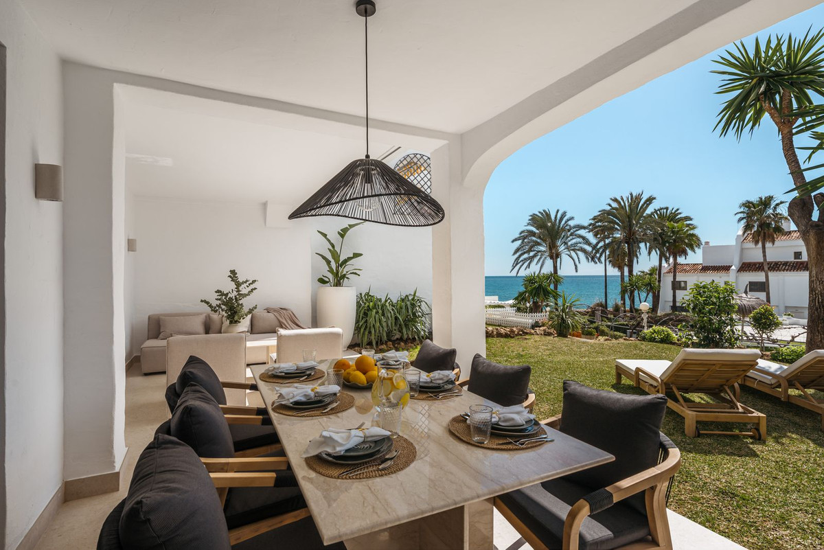 3 Bed, 2 Bath, ApartmentFor Sale, Golden Mile, Malaga