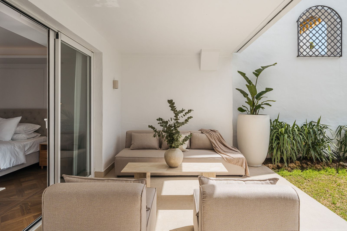 3 Bed, 2 Bath, ApartmentFor Sale, Golden Mile, Malaga