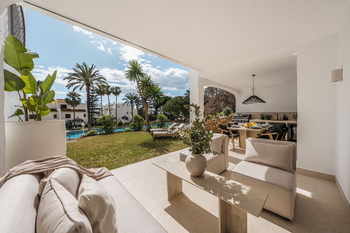 3 Bed, 2 Bath, ApartmentFor Sale, Golden Mile, Malaga