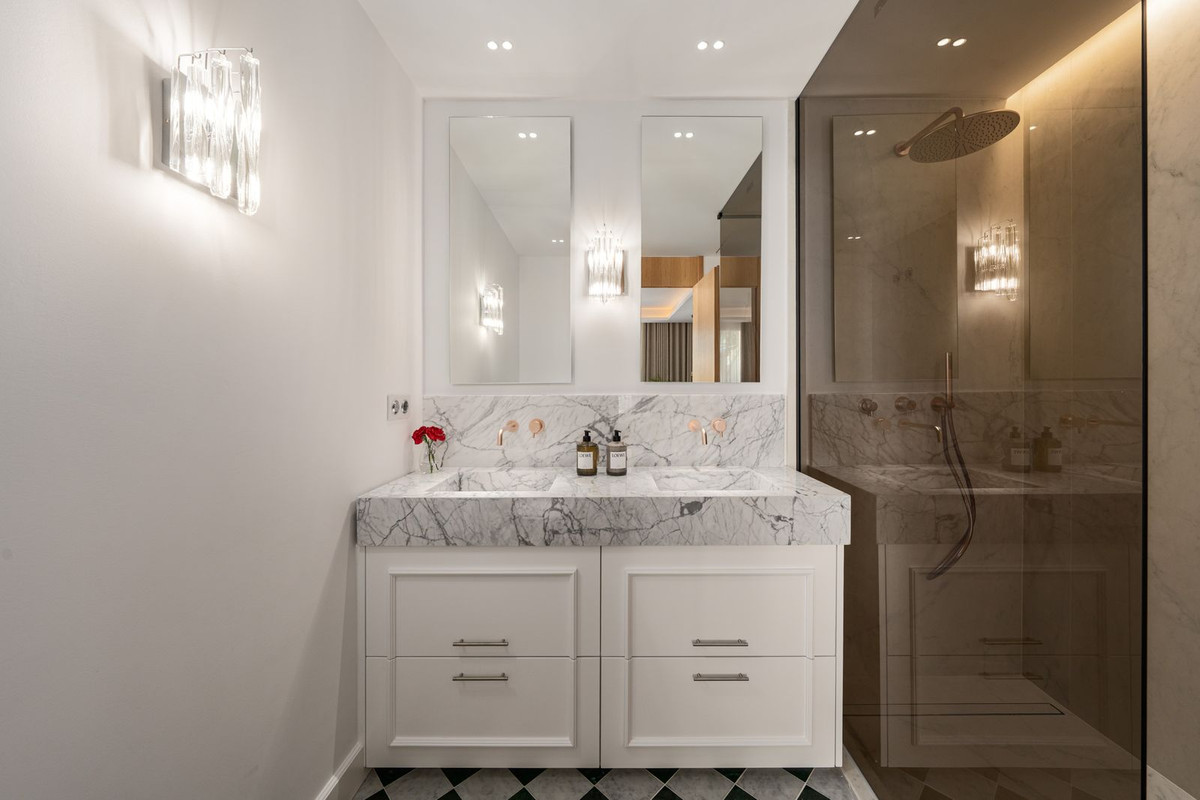 3 Bed, 2 Bath, ApartmentFor Sale, Golden Mile, Malaga