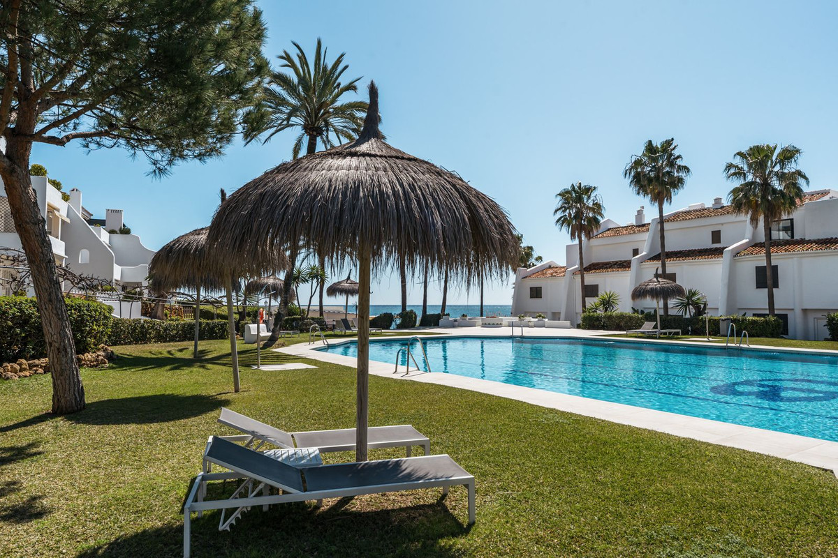 3 Bed, 2 Bath, ApartmentFor Sale, Golden Mile, Malaga