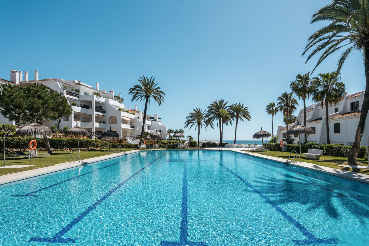 3 Bed, 2 Bath, ApartmentFor Sale, Golden Mile, Malaga