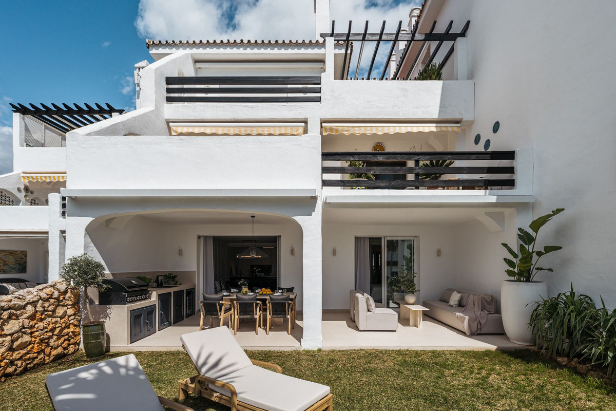 3 Bed, 2 Bath, ApartmentFor Sale, Golden Mile, Malaga