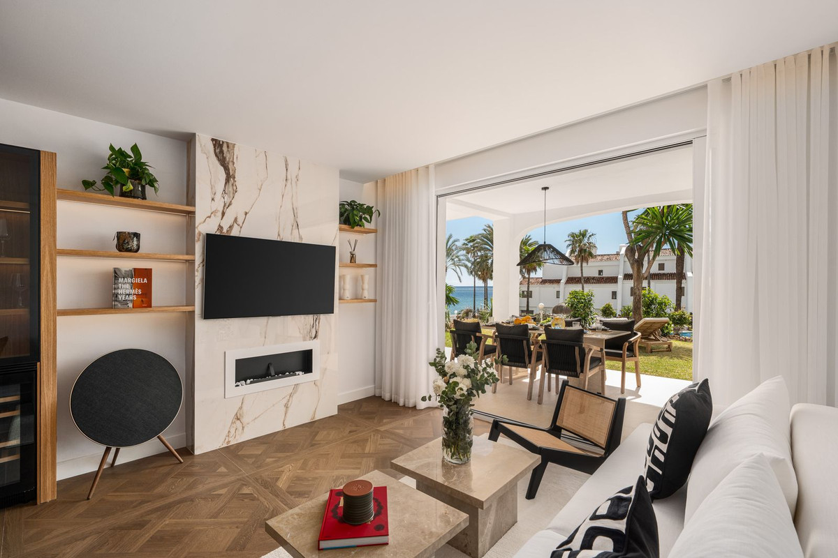 3 Bed, 2 Bath, ApartmentFor Sale, Golden Mile, Malaga