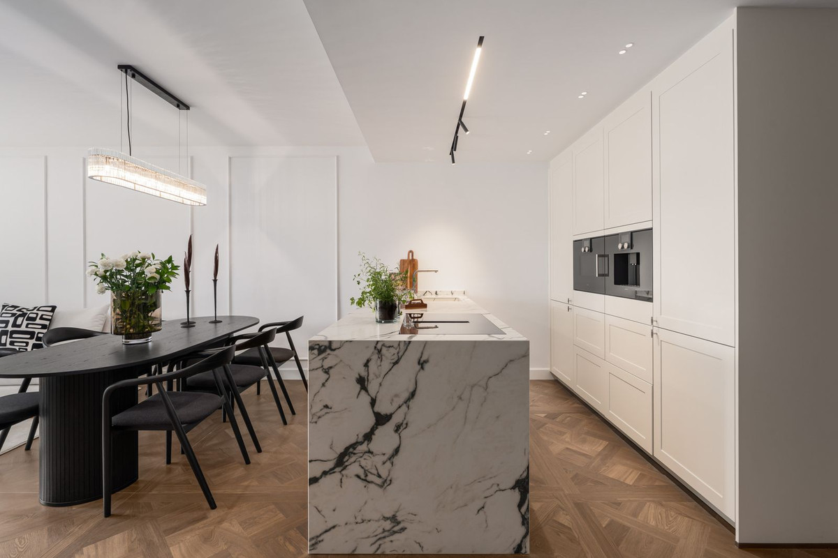 3 Bed, 2 Bath, ApartmentFor Sale, Golden Mile, Malaga