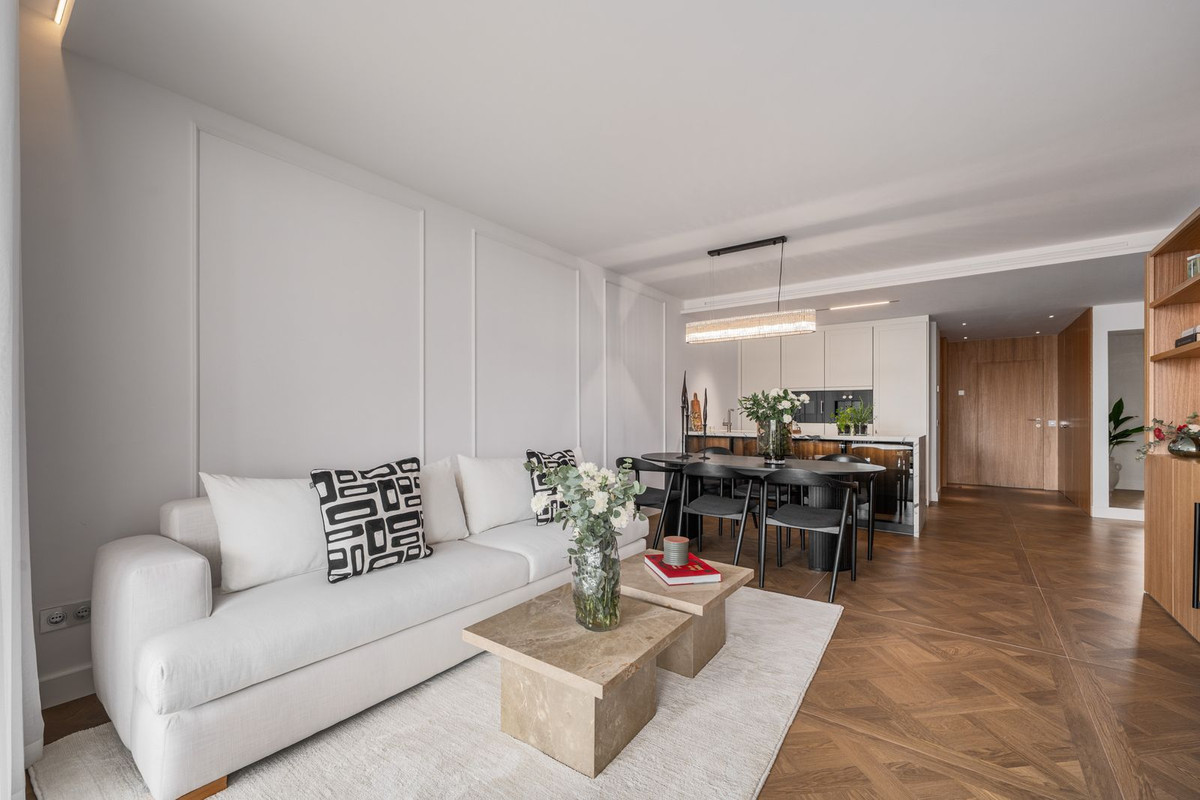 3 Bed, 2 Bath, ApartmentFor Sale, Golden Mile, Malaga