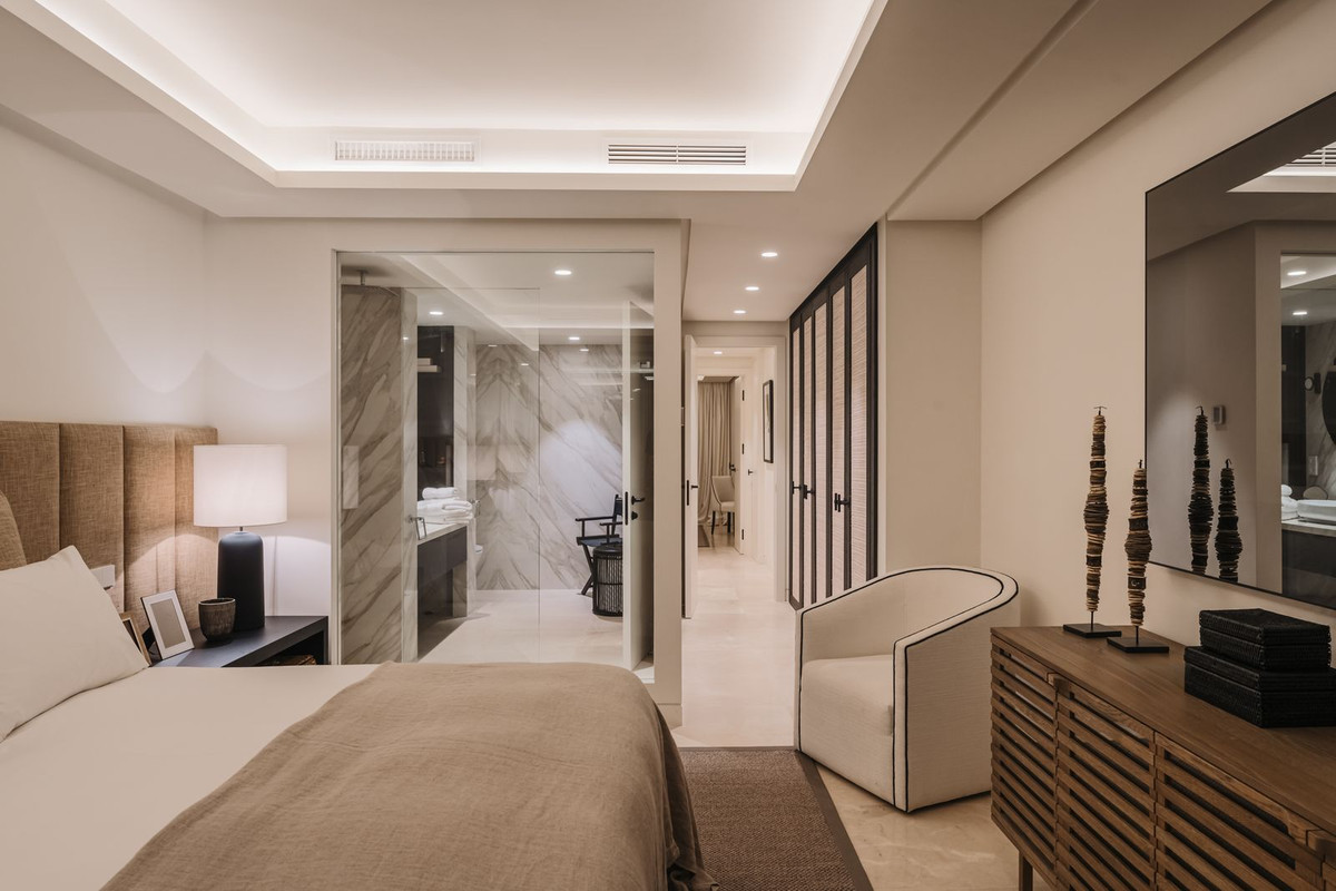 3 Bed, 3 Bath, ApartmentFor Sale, Golden Mile, Malaga