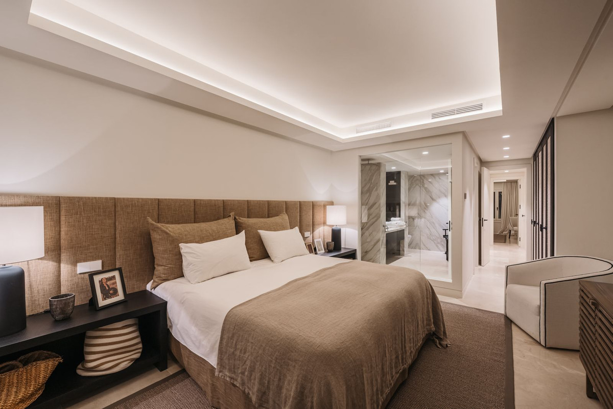 3 Bed, 3 Bath, ApartmentFor Sale, Golden Mile, Malaga