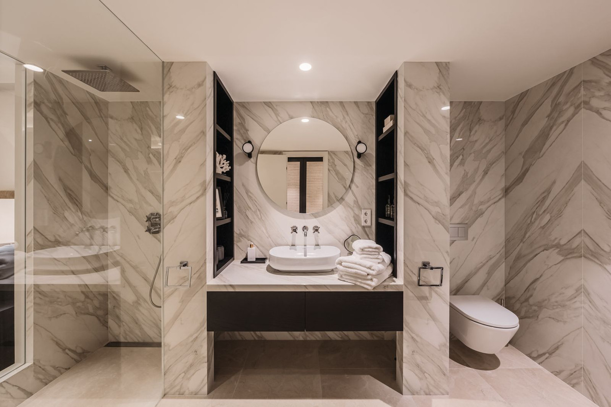 3 Bed, 3 Bath, ApartmentFor Sale, Golden Mile, Malaga