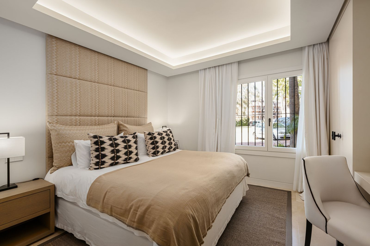 3 Bed, 3 Bath, ApartmentFor Sale, Golden Mile, Malaga