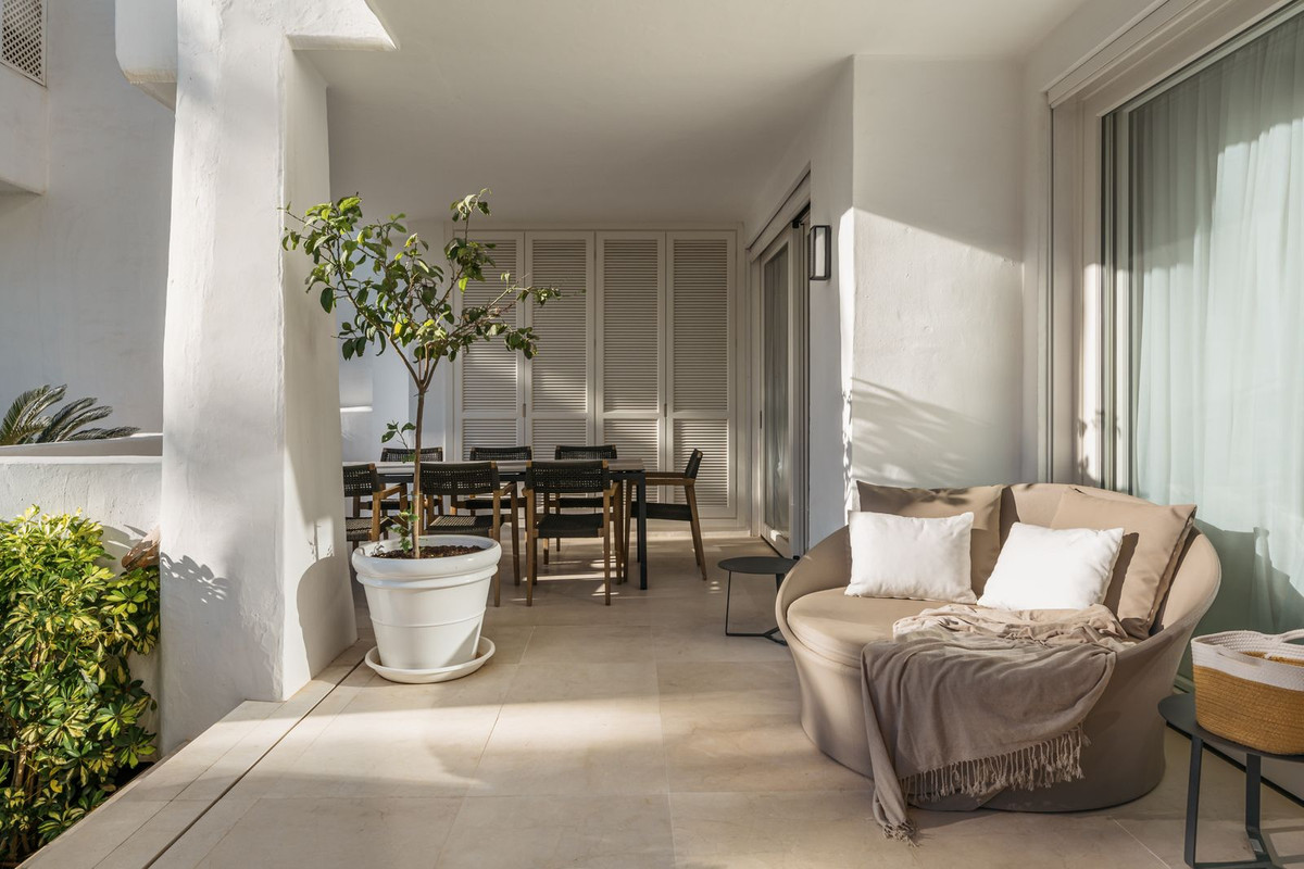 3 Bed, 3 Bath, ApartmentFor Sale, Golden Mile, Malaga