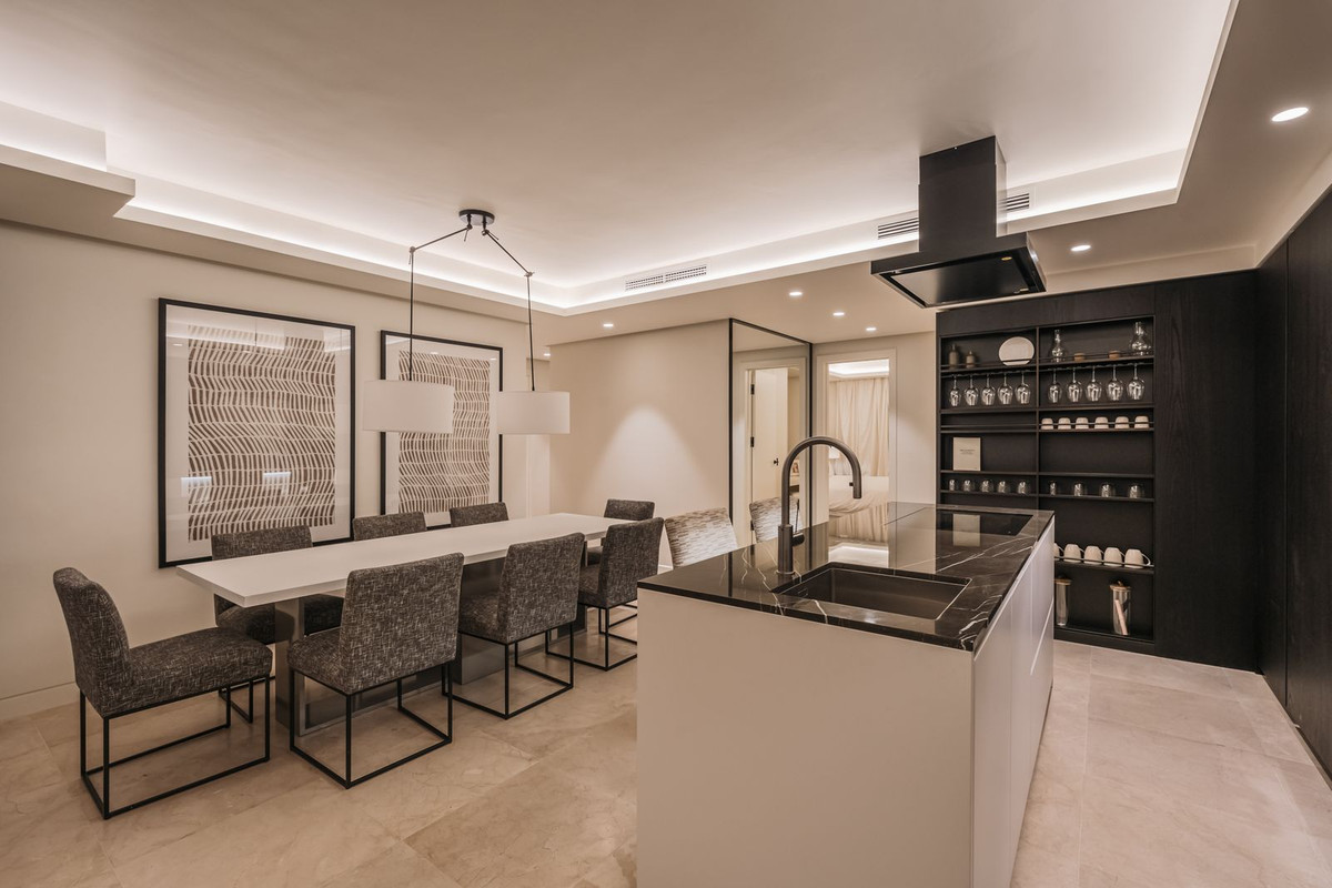 3 Bed, 3 Bath, ApartmentFor Sale, Golden Mile, Malaga