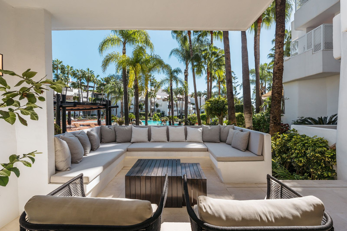 3 Bed, 3 Bath, ApartmentFor Sale, Golden Mile, Malaga