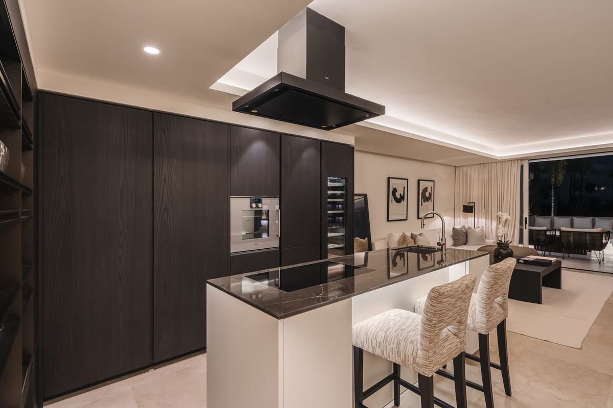 3 Bed, 3 Bath, ApartmentFor Sale, Golden Mile, Malaga