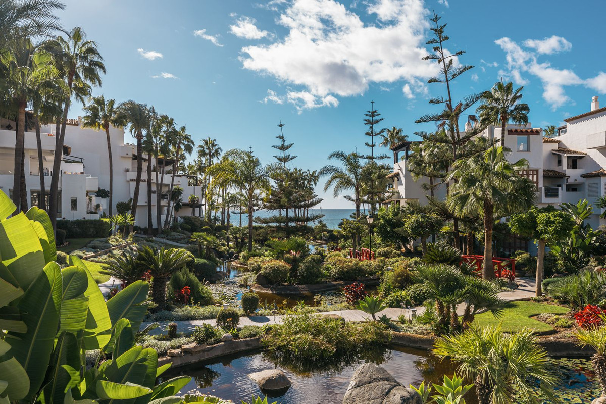 3 Bed, 3 Bath, ApartmentFor Sale, Golden Mile, Malaga