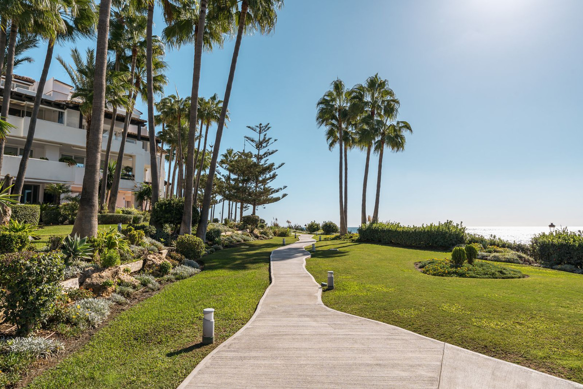 3 Bed, 3 Bath, ApartmentFor Sale, Golden Mile, Malaga