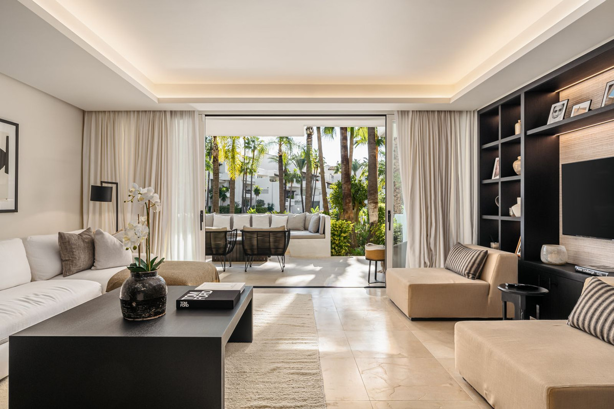 3 Bed, 3 Bath, ApartmentFor Sale, Golden Mile, Malaga