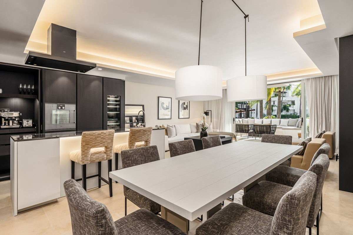 3 Bed, 3 Bath, ApartmentFor Sale, Golden Mile, Malaga