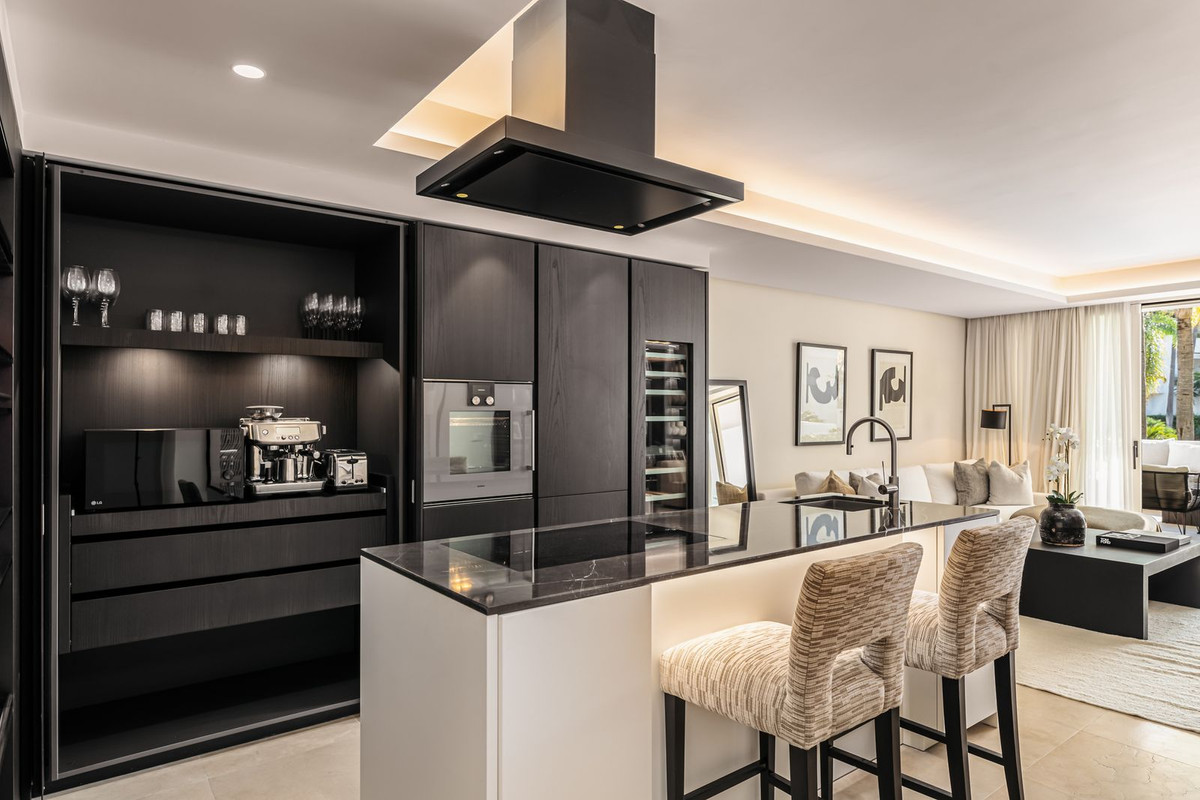 3 Bed, 3 Bath, ApartmentFor Sale, Golden Mile, Malaga