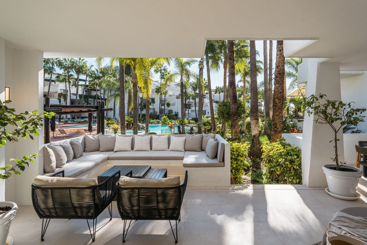 3 Bed, 3 Bath, ApartmentFor Sale, Golden Mile, Malaga