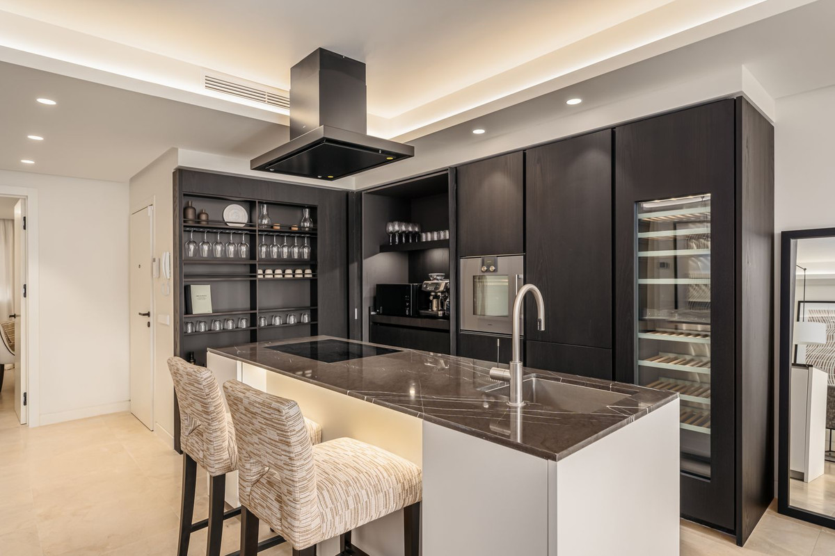 3 Bed, 3 Bath, ApartmentFor Sale, Golden Mile, Malaga