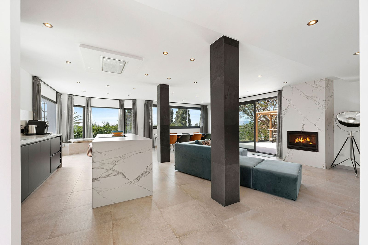 4 Bed, 3 Bath, HouseFor Sale, Elviria, Malaga